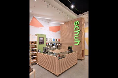 Schuh reduces the number of cash desks by implementing mobile payments